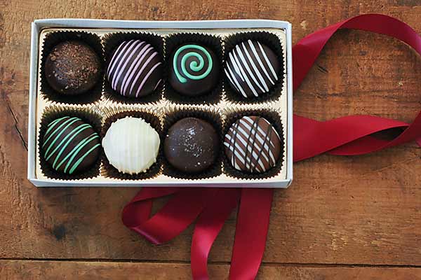 8PC Chocolate Truffle Assortment 8PC Chocolate Truffle Assortment